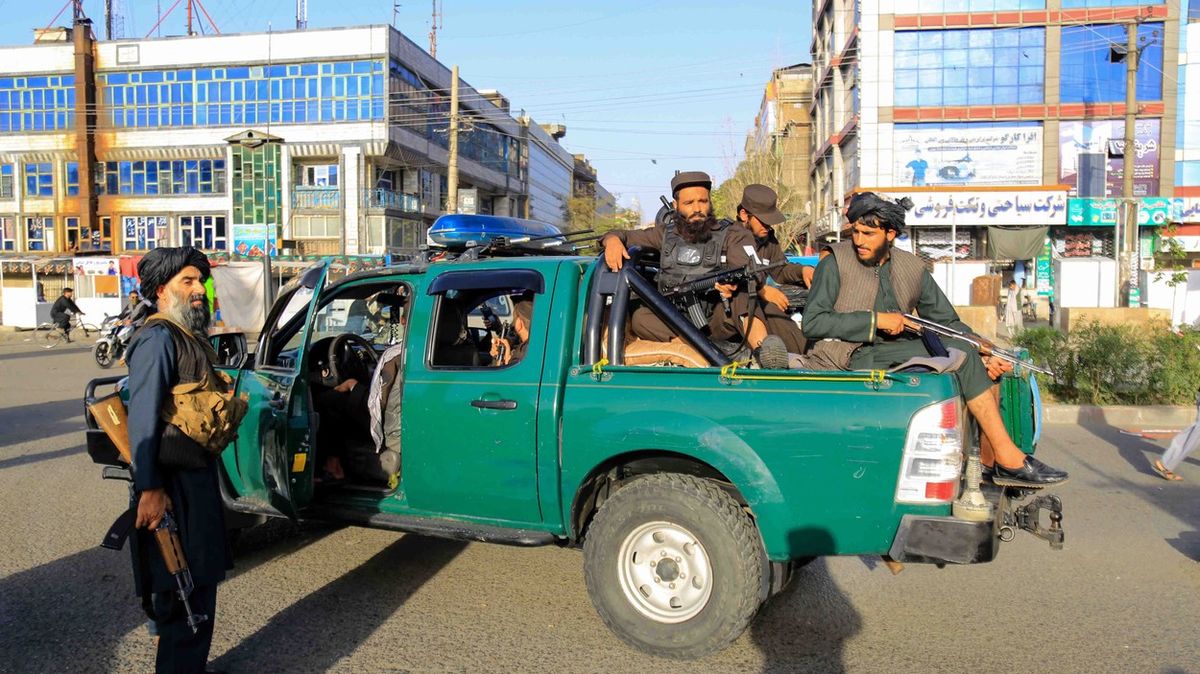 Při útoku v Kábulu byl zabit významný duchovní Tálibánu Rahimulláh Hakkání